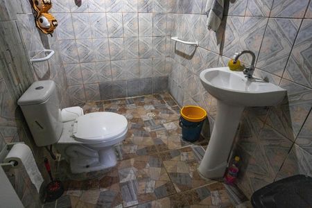 Casa à venda com 345m², 4 quartos e 4 vagas Casa à venda com 345m², 4 quartos e 4 vagasCasa 1 - banheiro