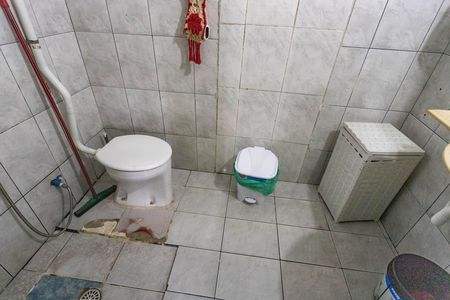 Casa à venda com 345m², 4 quartos e 4 vagas Casa à venda com 345m², 4 quartos e 4 vagasCasa 2 - banheiro
