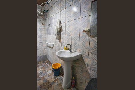Casa à venda com 345m², 4 quartos e 4 vagas Casa à venda com 345m², 4 quartos e 4 vagasCasa 1 - banheiro