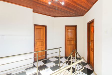 Casa para alugar com 500m², 3 quartos e 10 vagas Casa para alugar com 500m², 3 quartos e 10 vagasCorredor