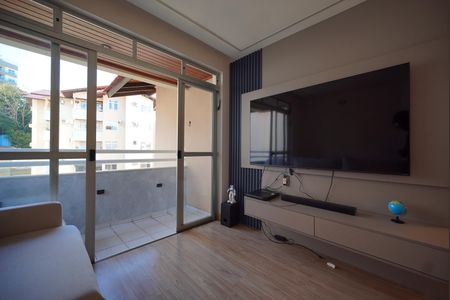 Apartamento para alugar com 75m², 2 quartos e 1 vagaSala