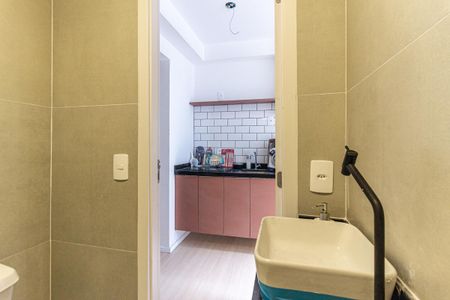Banheiro de kitnet/studio para alugar com 1 quarto, 20m² em República, São Paulo