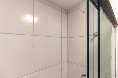 Banheiro de kitnet/studio para alugar com 1 quarto, 20m² em República, São Paulo