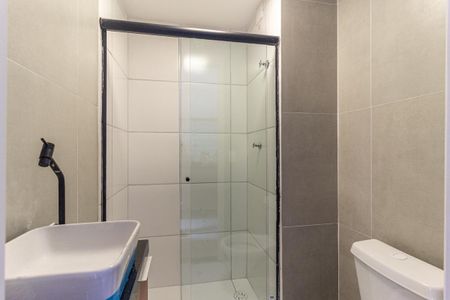 Banheiro de kitnet/studio para alugar com 1 quarto, 20m² em República, São Paulo