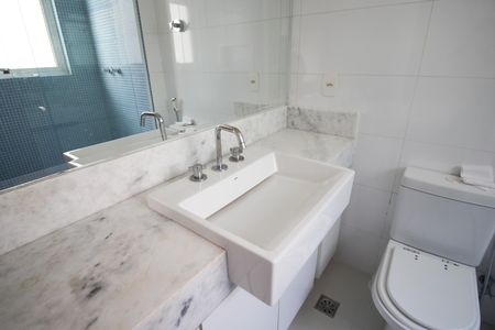 Apartamento para alugar com 74m², 2 quartos e 1 vaga Apartamento para alugar com 74m², 2 quartos e 1 vagaBanheiro da Suíte