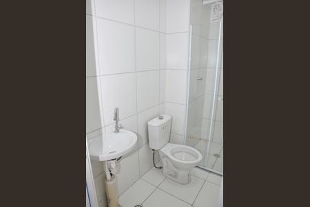 Detalhe - Banheiro Social e Suíte Americana de apartamento para alugar com 2 quartos, 39m² em Vila Pirituba, São Paulo