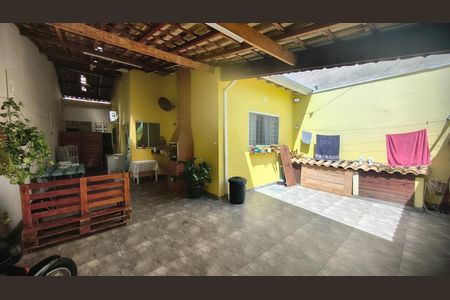 Casa à venda com 126m², 2 quartos e 2 vagas Casa à venda com 126m², 2 quartos e 2 vagasÁrea Externa