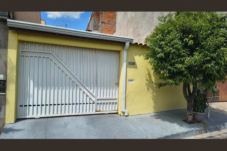 Casa à venda com 126m², 2 quartos e 2 vagas Casa à venda com 126m², 2 quartos e 2 vagasFachada