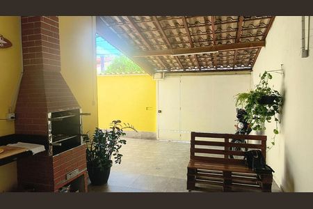 Casa à venda com 126m², 2 quartos e 2 vagas Casa à venda com 126m², 2 quartos e 2 vagasChurrasqueira