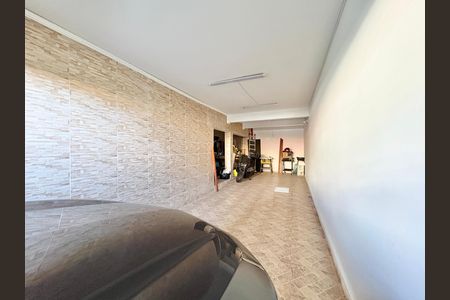 Garagem de casa à venda com 3 quartos, 140m² em Jardim Santo Elias, São Paulo