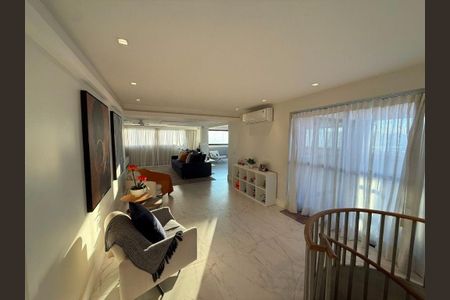 Apartamento à venda com 227m², 2 quartos e sem vaga