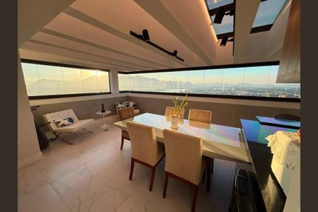 Apartamento à venda com 227m², 2 quartos e sem vaga