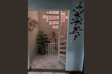 Escada de casa para alugar com 3 quartos, 195m² em Praça Seca, Rio de Janeiro