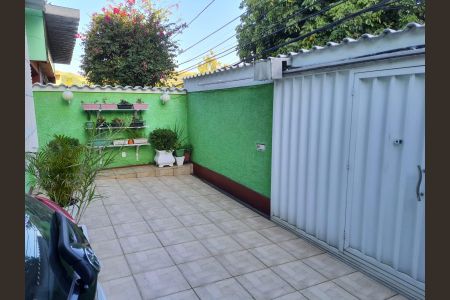 Área Externa de casa para alugar com 3 quartos, 195m² em Praça Seca, Rio de Janeiro