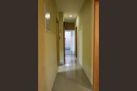 Casa de condomínio à venda com 170m², 3 quartos e 2 vagas Casa de condomínio à venda com 170m², 3 quartos e 2 vagasCorredor