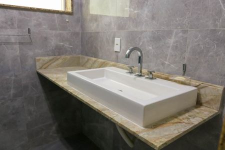 Casa de condomínio à venda com 170m², 3 quartos e 2 vagas Casa de condomínio à venda com 170m², 3 quartos e 2 vagasBanheiro Social