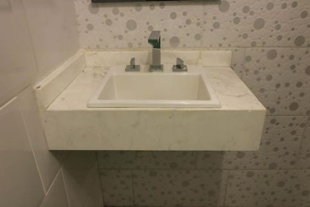 Casa de condomínio à venda com 170m², 3 quartos e 2 vagas Casa de condomínio à venda com 170m², 3 quartos e 2 vagasBanheiro do Quarto Suite 2