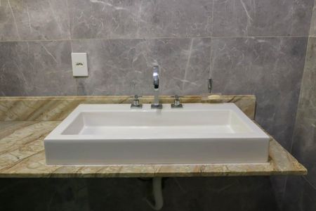 Casa de condomínio à venda com 170m², 3 quartos e 2 vagas Casa de condomínio à venda com 170m², 3 quartos e 2 vagasBanheiro Social