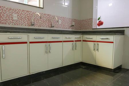 Casa de condomínio à venda com 170m², 3 quartos e 2 vagas Casa de condomínio à venda com 170m², 3 quartos e 2 vagasCozinha