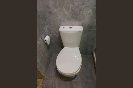 Casa de condomínio à venda com 170m², 3 quartos e 2 vagas Casa de condomínio à venda com 170m², 3 quartos e 2 vagasBanheiro Social
