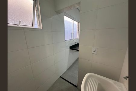 Área de Serviço de casa para alugar com 2 quartos, 50m² em Vila Valenca, São Vicente