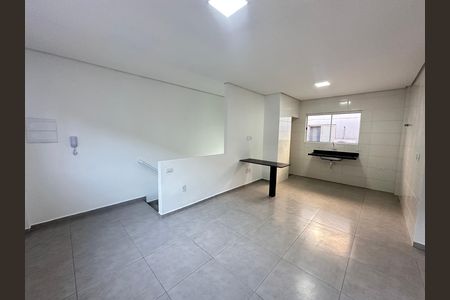 Sala de casa para alugar com 2 quartos, 50m² em Vila Valenca, São Vicente