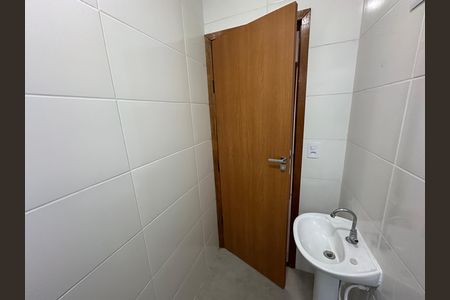 Casa para alugar com 50m², 2 quartos e 1 vaga Casa para alugar com 50m², 2 quartos e 1 vagaBanheiro