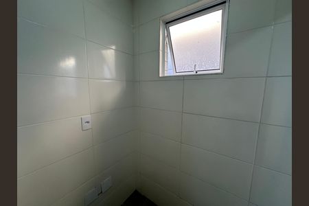 Área de Serviço de casa para alugar com 2 quartos, 50m² em Vila Valenca, São Vicente