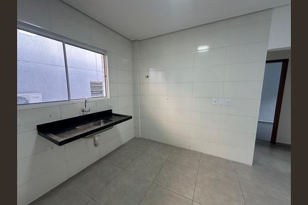 Cozinha de casa para alugar com 2 quartos, 50m² em Vila Valenca, São Vicente