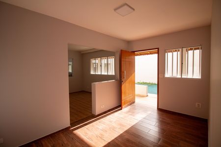 Casa para alugar com 2 quartos, 120m² em Vila Fazzeoni, São Paulo