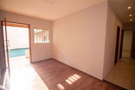 Casa para alugar com 120m², 2 quartos e 2 vagas Casa para alugar com 120m², 2 quartos e 2 vagasSala