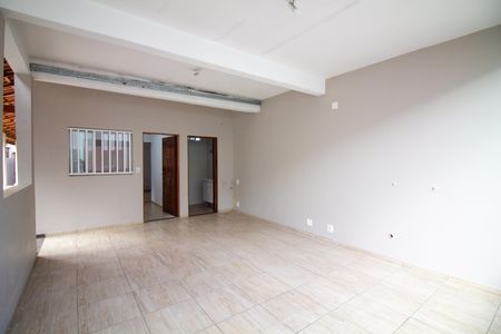 Quintal de Serviço de casa para alugar com 2 quartos, 120m² em Vila Fazzeoni, São Paulo