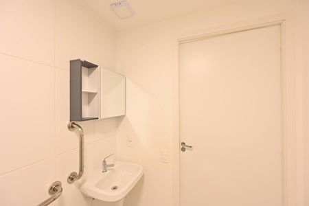 Banheiro Social de kitnet/studio para alugar com 1 quarto, 35m² em Vila Clementino, São Paulo