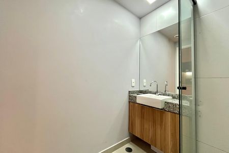 Banheiro de kitnet/studio para alugar com 1 quarto, 33m² em Vila Clementino, São Paulo