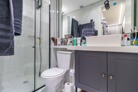Banheiro da Suíte de apartamento à venda com 2 quartos, 57m² em Vila Sao Luiz (valparaizo), Barueri