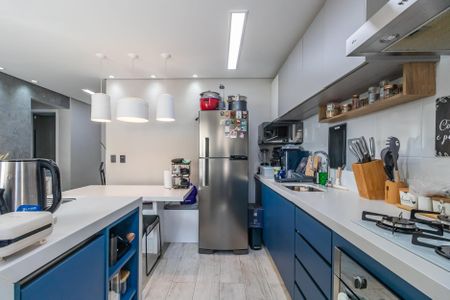 Cozinha de apartamento à venda com 2 quartos, 57m² em Vila Sao Luiz (valparaizo), Barueri