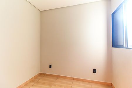 Quarto 2 de apartamento para alugar com 2 quartos, 40m² em Jardim Casa Pintada, São Paulo