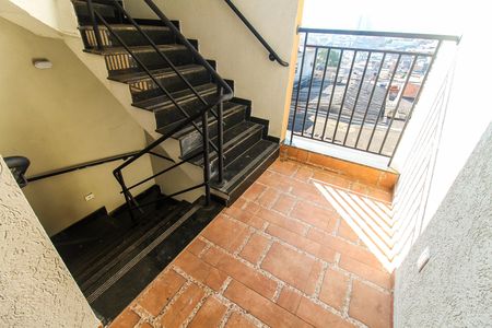 Apartamento para alugar com 40m², 2 quartos e sem vaga Apartamento para alugar com 40m², 2 quartos e sem vagaEscadas