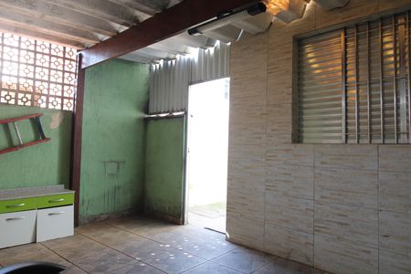 Garagem de casa à venda com 2 quartos, 300m² em Vila Ponte Rasa, São Paulo