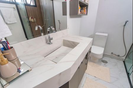 Apartamento à venda com 178m², 4 quartos e 3 vagasBanheiro do Quarto 4