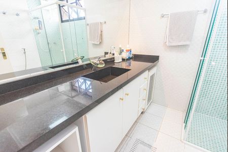 Apartamento à venda com 178m², 4 quartos e 3 vagasBanheiro 