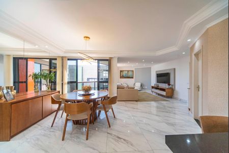 Apartamento à venda com 178m², 4 quartos e 3 vagasSala