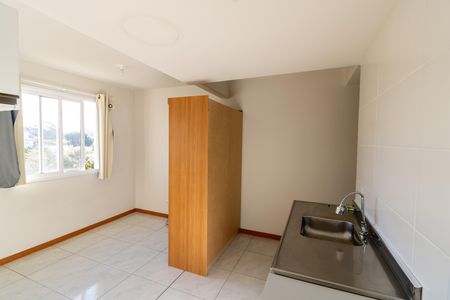 Cozinha de apartamento para alugar com 1 quarto, 24m² em Hípica, Porto Alegre