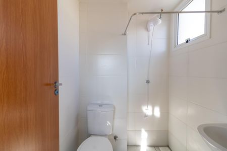 Banheiro de apartamento para alugar com 1 quarto, 24m² em Hípica, Porto Alegre