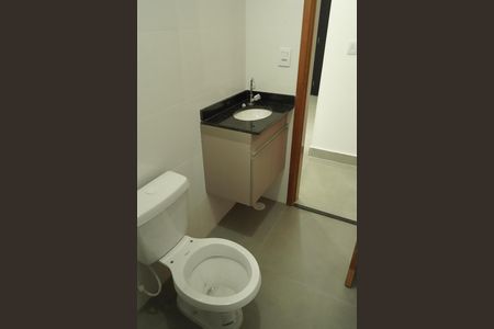 Banheiro de kitnet/studio para alugar com 1 quarto, 25m² em Vila Carrão, São Paulo