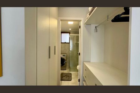 Apartamento à venda com 43m², 1 quarto e 1 vaga Apartamento à venda com 43m², 1 quarto e 1 vagaCloset da suíte