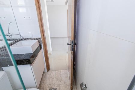 banheiro de apartamento à venda com 3 quartos, 68m² em Parque São Pedro, Belo Horizonte