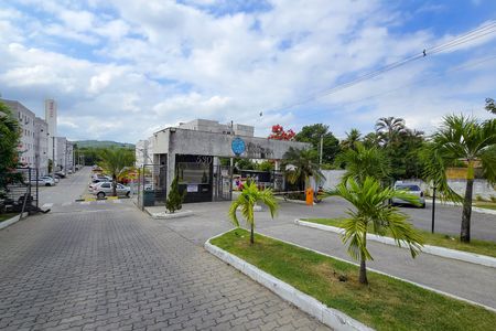 Fachada do condomínio de apartamento para alugar com 2 quartos, 50m² em Vista Alegre, São Gonçalo