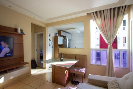 Sala de apartamento para alugar com 2 quartos, 50m² em Vista Alegre, São Gonçalo