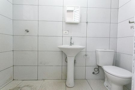 Banheiro de kitnet/studio para alugar com 1 quarto, 21m² em Mooca, São Paulo
